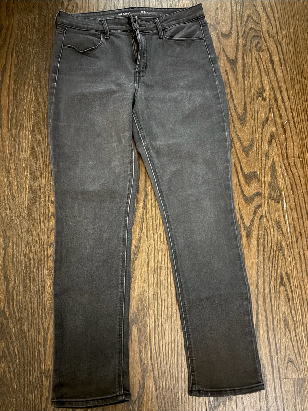 Old Navy Women's Skinny Jeans in Faded Black